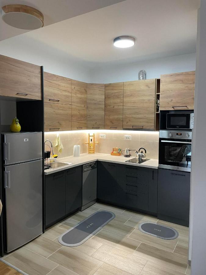 Golden Apartment