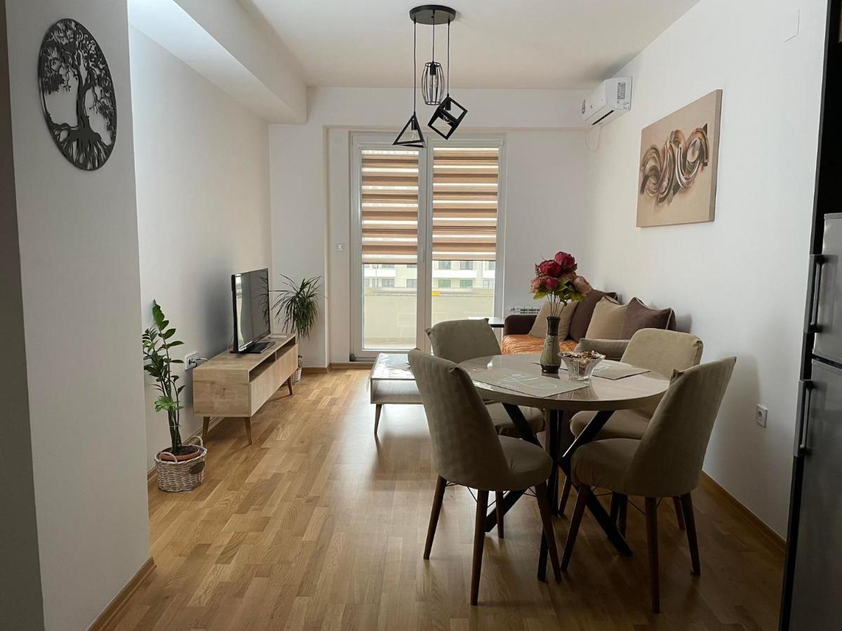 Golden Apartment *